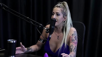 As meninas querem ser puta por achar bonita ser do job não tem obrigação de mamar pra ficar de pau duro se broxar e a injeção no pênis julia fontanelli watch sheer red