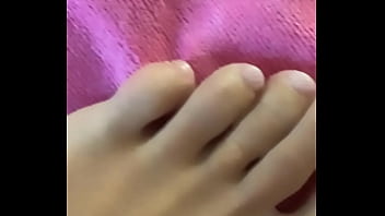 Y a t il des fétichiste de pieds par ici en tout cas voici les miens après