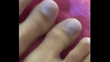 Y a t il des fétichiste de pieds par ici en tout cas voici les miens après