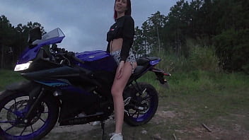 Aquele rolê de moto com a pernocas