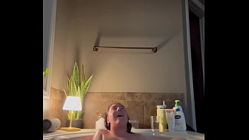 Riley’s first solo bath play