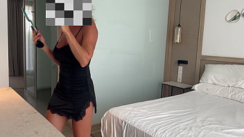 Sexo en el hotel con repartidor desconocido durante las vacaciones de verano le pido masaje y que se quite el condon no puedo evitar follarlo