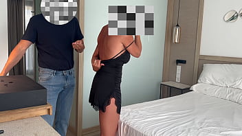 Sexo en el hotel con repartidor desconocido durante las vacaciones de verano le pido masaje y que se quite el condon no puedo evitar follarlo