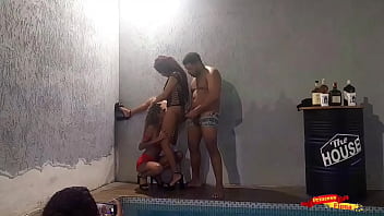 Sexo ao vivo na festa do dn com as gostosas karina mello princesa fiona e leo ogro