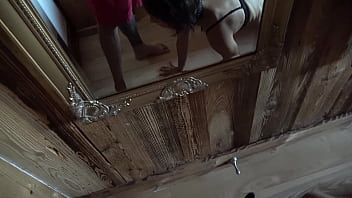 Fille en cosplay de chatte sauvagement fourré