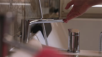 Monstrous dick destroys the ass of small fragile aarol renti