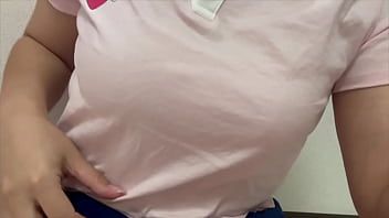 テニスの部活終わりに家で汗臭いまま親に内緒で買った電マでオナニーしまくる女子大生。