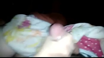 Gozando nas mãos da noiva putinha