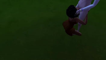 Excitada tina peeping pede chupada da amiga no jardim