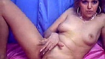 Cam girl twerking huge ass