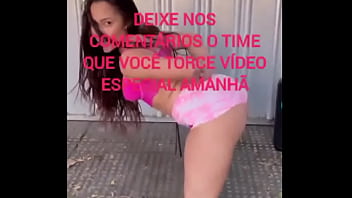 Safada dançando funk e provocando