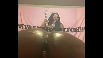 I want someone eating my ass right now I want someone eating my ass right now