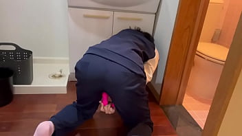 【着衣オナニー】中◯生の時につけていたジャージを履いたままデンマであの時オナニーしてたようにオナニーしてみました…