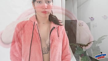 Omg what an amazing ass shape she has and puffy shaved cameltoe made in heaven brunette