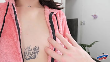 Omg what an amazing ass shape she has and puffy shaved cameltoe made in heaven brunette