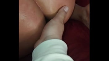 Le gusta que la nalgueen y ser tratada como puta