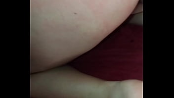 Le gusta que la nalgueen y ser tratada como puta