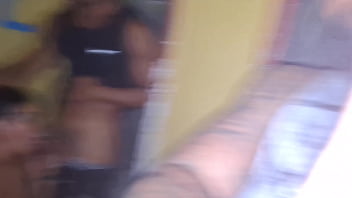 Fudendo com o negão pauzudo da praia com o maridão filmando