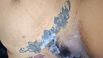 Fudendo com o negão pauzudo da praia com o maridão filmando