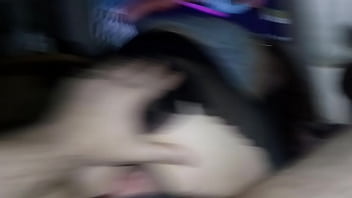 A mulher de saia sentando na piroca A mulher de saia sentando na piroca