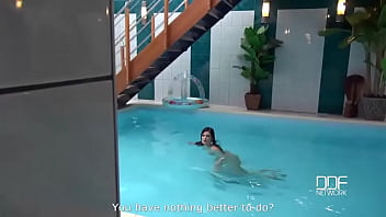 Lascivious looks a cock sucking hottie at the swimming pool