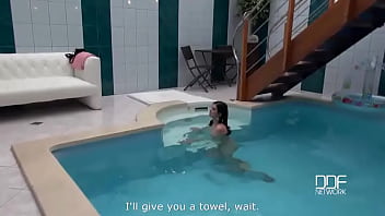 Lascivious looks a cock sucking hottie at the swimming pool