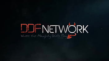 Lascivious looks a cock sucking hottie at the swimming pool