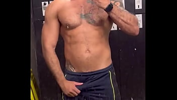 A Liberdade De Não Usar Cueca Na Academia Heheh Eu Tenho Uma Vontade De Fazer Uma Pegacao No Banheiro De Alguma Academi thumbnail