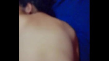 Les muestro el coño de mi mujer