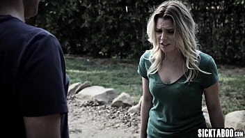 Hot babes sucks big hard penis