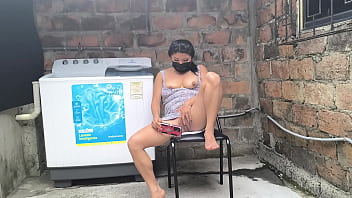 Ibu rumah tangga masturbasi untuk memuaskan keinginannya menjadi aktris porno dan merasa seperti pelacur