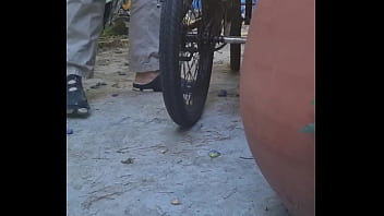 Motorized chainsaw bike