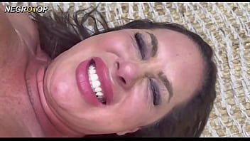 Eu e meu amigo dotado arrebentamos uma cavalona rabuda francis simas gostosa safada da bunda grande pede pra enfiar até o fundo