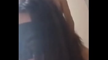 No meio da metida ela pegou o celular e filmou a própria cara gozando no cu