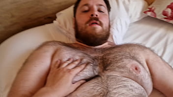 Tres Osos Peludos Se Chupan Las Pollas Y Se Follan A Pelo Short Video thumbnail