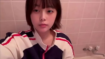 【女子大生の休日の日のルーティン動画】試着室でオナニーして家で買ったジーンズにお漏らししました。