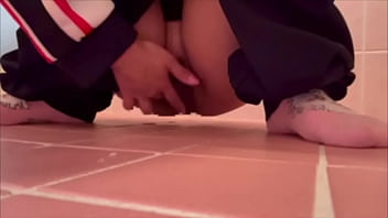 【女子大生の休日の日のルーティン動画】試着室でオナニーして家で買ったジーンズにお漏らししました。