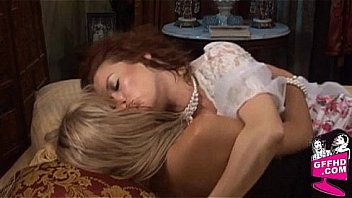 Girls Having Fun 0437 thumbnail