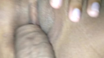 ปลอบใจเพื่อนสาวด้วยควยที่มีน้ำเงี่ยนพุ่งเข้ารูหี