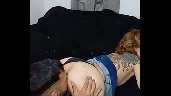 Fodendo na sala com meu meio irmão enquanto a família esta na cozinha