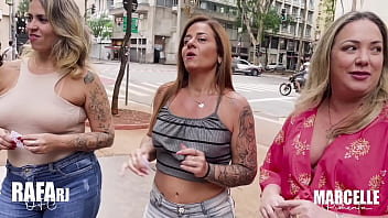 Festinha em casa com 3 milfs gostosa entraram na piroca