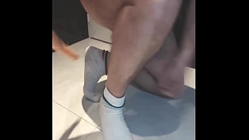 Un Dildo Con Una Cabeza Gorda Y Una Fina Y Yo Con Un Agujero Arriba Y Otro Abajo Anzzosan thumbnail