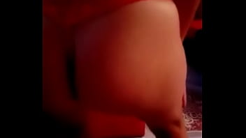 Putita bailando en hilo