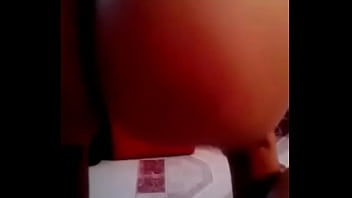 Putita bailando en hilo