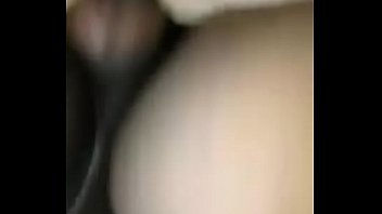 Negao pegando ela de quatro enterrando tudinho sem do