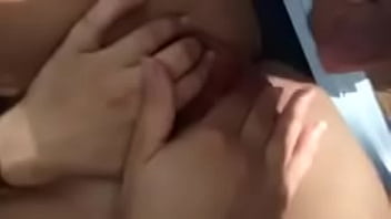 Milf cojiendo en el auto