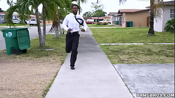 Candice dares the bootyoligist