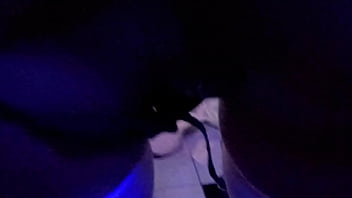 Pequeña latina 18 años convence a su cuñado para follar el pajero no duro nada