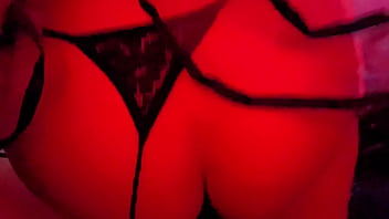 Pequeña latina 18 años convence a su cuñado para follar el pajero no duro nada