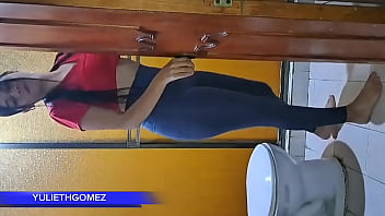 At the gym i give my stepfather a great blowjob while the trainer is watching us casero real